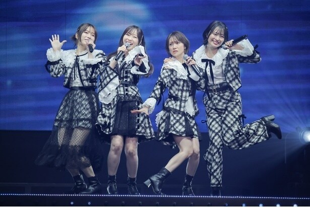 「Not yet」のメンバーである横山由依、指原莉乃、大島優子、北原里英(写真左より)
