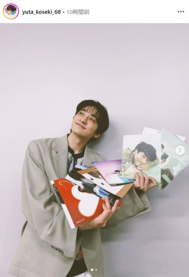 【写真】小関裕太、斜め上を見て優しく微笑むショット