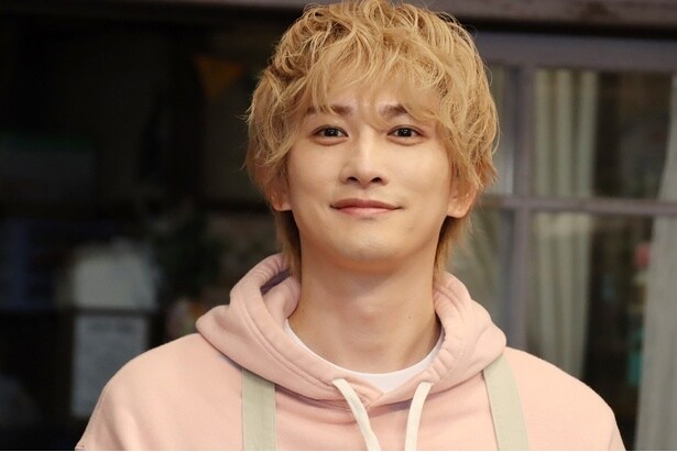 町田啓太、子役俳優とのほっこりふれあいショットに「優しい笑顔が大好き」の声<タツキ先生は甘すぎる!>