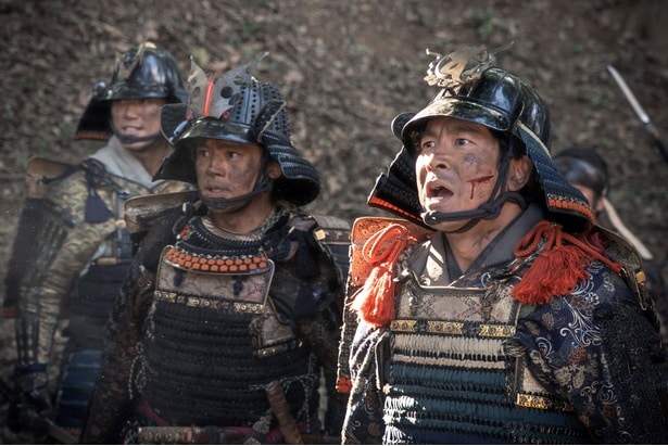 小一郎(仲野太賀)たちのもとへ浅井軍が現われ絶体絶命の危機に陥る