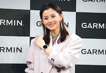 モード誌の1ページのよう…朝比奈彩、オールブラックのジャケットコーデに「クール＆ビューティフル」