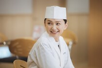 「アジで自分の味を表現する」課題に臨む永作博美“みなと”は、中沢元紀“渚”との会話で原点を思い出す＜時すでにおスシ!?＞