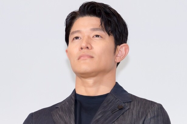 鈴木亮平ら捜査一課チーム、撮影合間に和気あいあいとする姿に「続編ありますか?」の声<リブート>