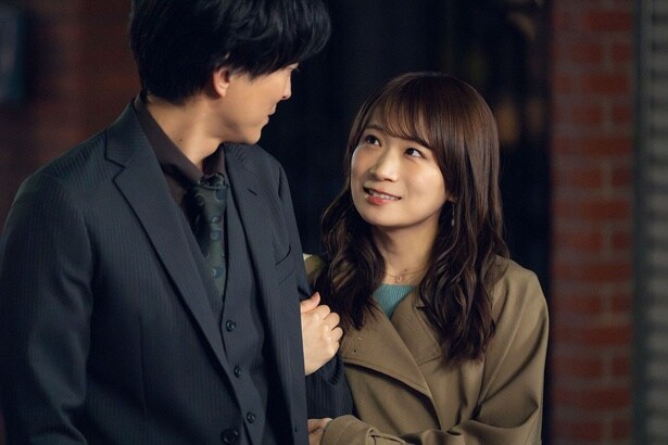 沙也加(秋元真夏)は哲也(浅香航大)をホテルに誘う