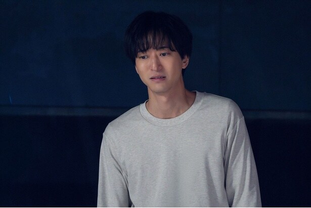 哲也(浅香航大)はアサ(宮澤エマ)に対する独占欲をあらわにする