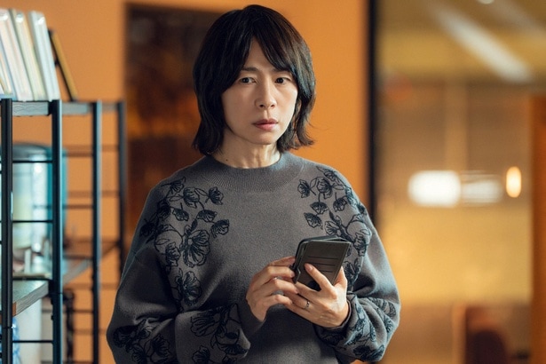 毒親・愛子(西田尚美)はアサ(宮澤エマ)が幸せになるのを受け入れられない