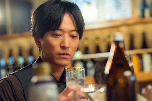 哲也(浅香航大)はアサ(宮澤エマ)に出産をさせようと企む