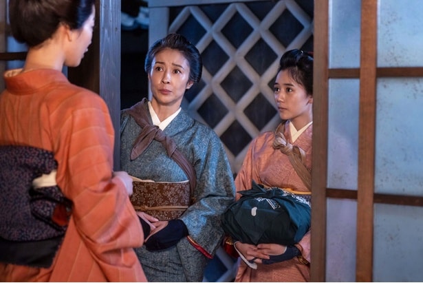 りん(見上愛)のもとへ母・美津(水野美紀)と安(早坂美海)が訪れる