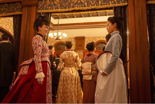 直美(上坂樹里)は捨松(多部未華子)から“鹿鳴館への想い”を聞く