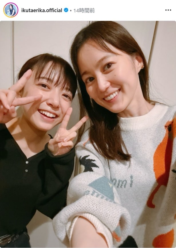 【写真】生田絵梨花＆上白石萌音、ダブルピースで楽しげな自撮りショット