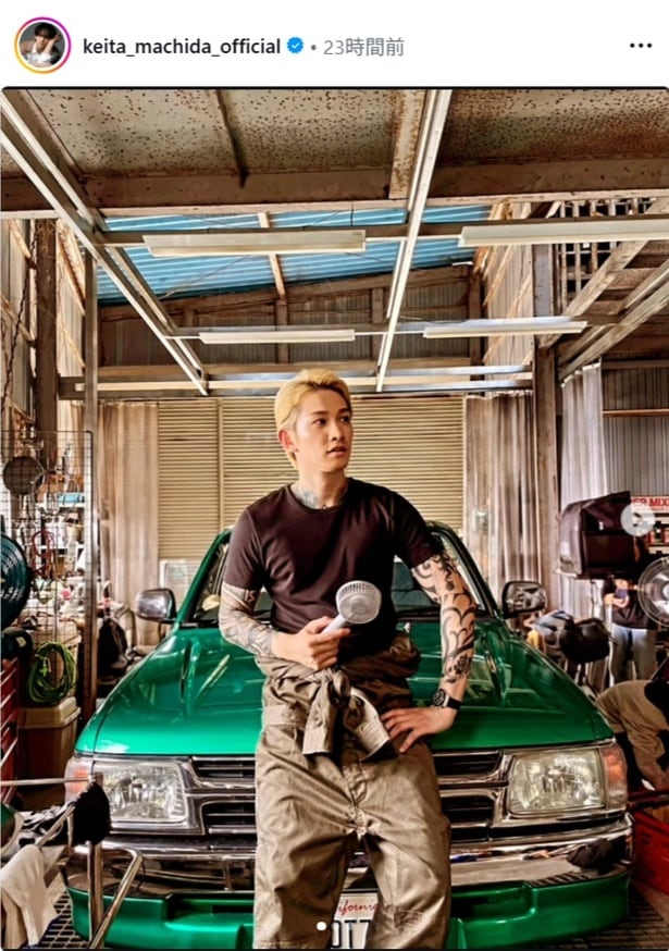 【写真】「アツかった夏」…町田啓太、ハンディファンで涼むショット