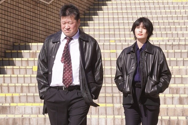 誠(佐藤二朗)と明日香(橋本愛)はお互いに考えていることが分かる名バディ