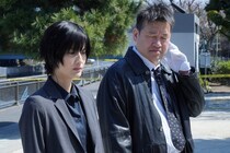 佐藤二朗×橋本愛、“実は夫婦”の名バディが事件の真相を追求する　コミカルな沼袋署の空気感に「中毒性ある」＜夫婦別姓刑事＞