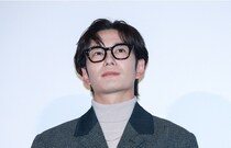 岡田将生&井川遥、美男美女の笑顔が素敵なオフショットに「美しいお2人ですね」の声＜田鎖ブラザーズ＞