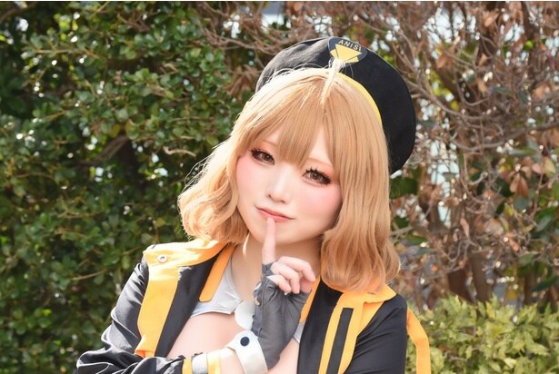太ももの肉感にこだわる「NIKKE」コスプレイヤー「ムチムチになるよう、日々トレーニングに励んでいます」＜acosta!＞