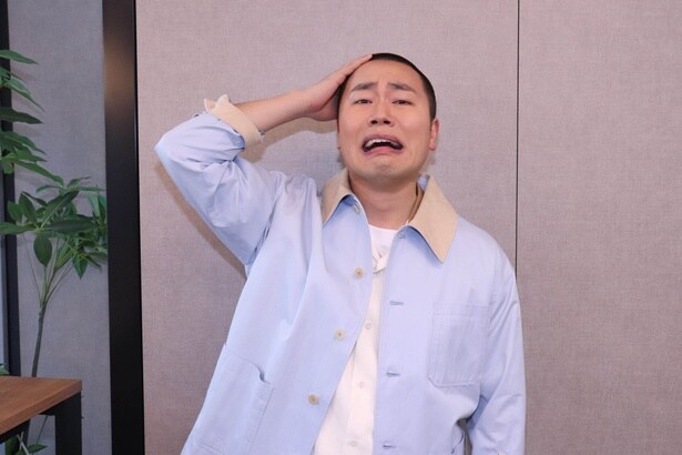 ポスタービジュアル風のポーズで「やっちまった」感を表現してくれた岡部大
