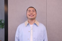 岡部大、“一人17役”に挑んだ主演作で怪演連発「『ヤバい』って言われたら手ごたえを感じました」＜よかれと思ってやったのに＞