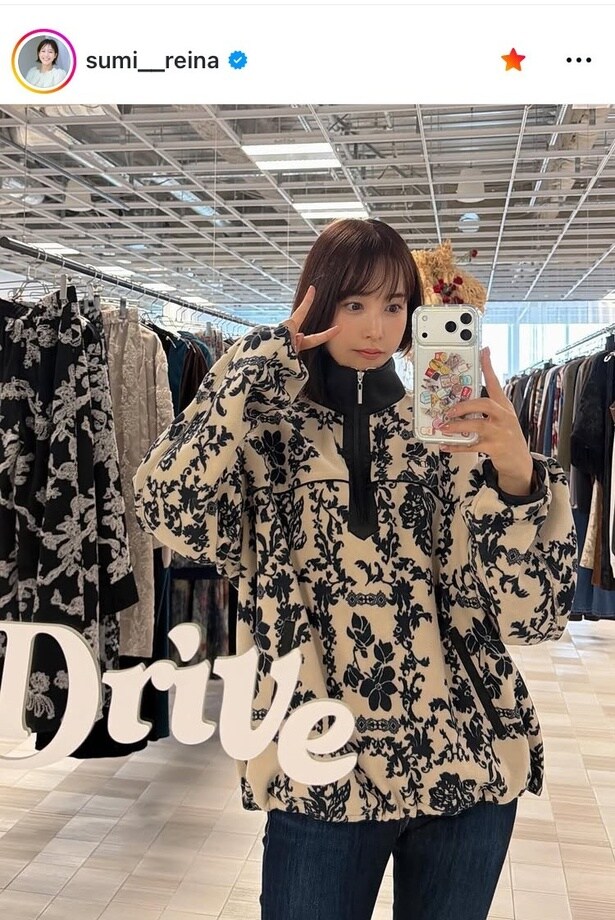 【写真】ファッション誌から抜け出たよう…鷲見玲奈、“ダマスク柄”の自撮り