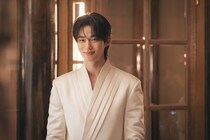 “身長190cm”イケメン俳優ビョン・ウソクとは？「ソンジェ背負って走れ」で大ブレーク…最新作では王族ファッションも目を引くツンデレ王子役