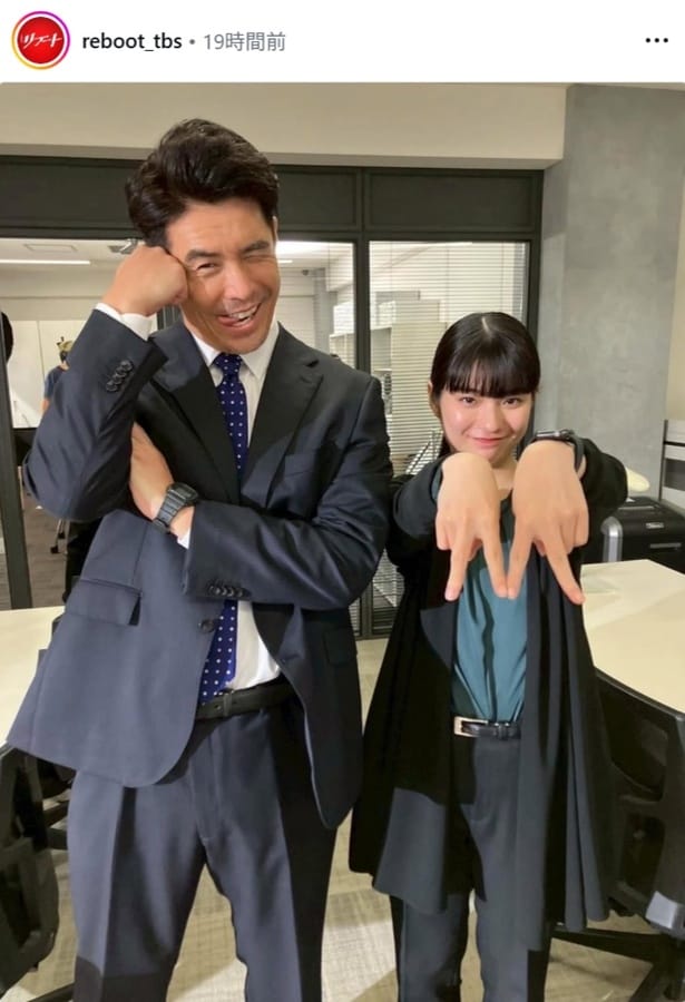 【写真】伊藤英明＆蒔田彩珠、お茶目なポーズを決める2ショット