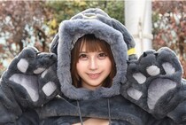 「ポケモン」ブラッキー“擬人化”コスプレ「モコモコ衣装をベースにビキニの要素も取り入れてみました」＜acosta!＞