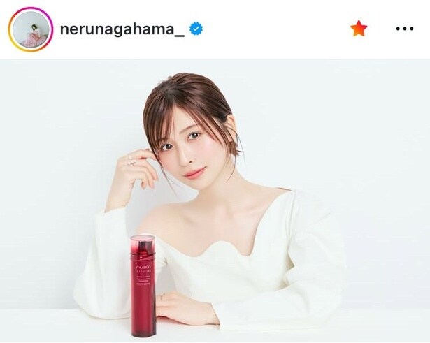 【写真】長濱ねる、“ワンショルダー”×“流し目”姿
