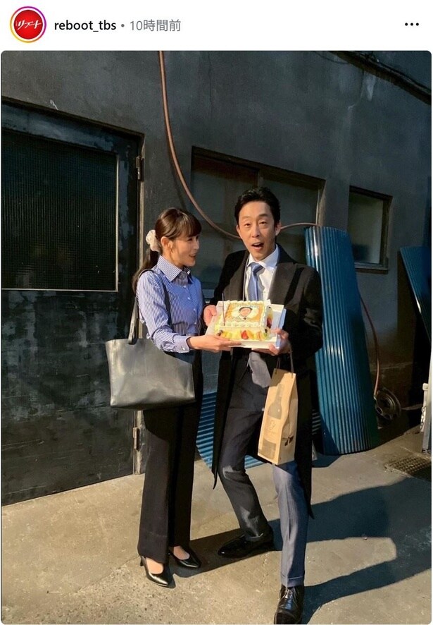 【写真】北村有起哉、誕生日ケーキを持って驚きの表情