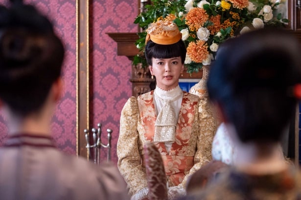 捨松(多部未華子)は鹿鳴館で婦人たちに社会貢献の必要性を訴える