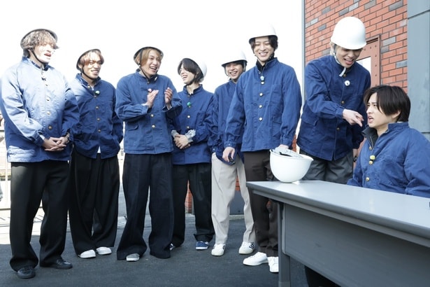 左から）菊池風磨、原嘉孝、橋本将生、松島聡、佐藤勝利、寺西拓人、篠塚大輝、猪俣周杜