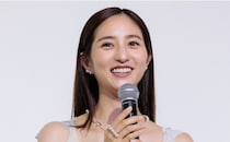アートの世界に舞い込んだよう…堀田茜、“ミントグリーン”コーデに「かわいすぎ」「ま、まぶしい」の声