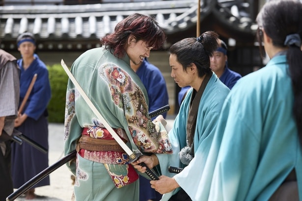 近藤(鈴木伸之)と芹沢(綾野剛)の直接対決はお預けに