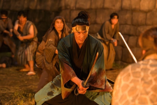 壬生浪士組が「新撰組」に名を改める中、山田裕貴“土方”らはたった10人で奥野瑛太“新見”率いる150人と激突＜ちるらん＞