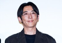 高橋一生＆鈴鹿央士が笑顔で料理する2ショットに「楽しそう」「前髪ありかっこいい」の声＜リボーン 〜最後のヒーロー〜＞