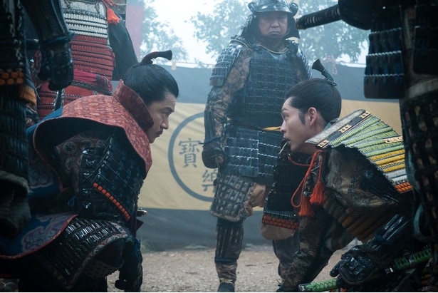 織田信長(小栗旬)、徳川家康(松下洸平)の遅延の理由をすぐさま見抜く