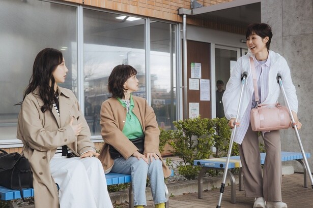 泉美(有働由美子)の付き添いで病院を訪れていたみなと(永作博美)は、胡桃(ファーストサマーウイカ)とじっくり話をすることに