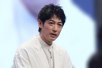 ディーン・フジオカ、八木勇征らMEJメンバー、懐かしのおもちゃで遊ぶほっこりオフショ動画に反響＜LOVED ONE＞