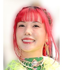 “13年間ずっとラブラブ”…仲里依紗、中尾明慶と「家族3ショット」に「幸せさが伝わる」「いい写真」の声