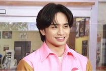 中島健人、NHKドラマ初主演で“フェロモン店長”に自信「これ、NHK的に大丈夫なんですか？」と驚きの“キラキラ”演出も＜コンビニ兄弟＞