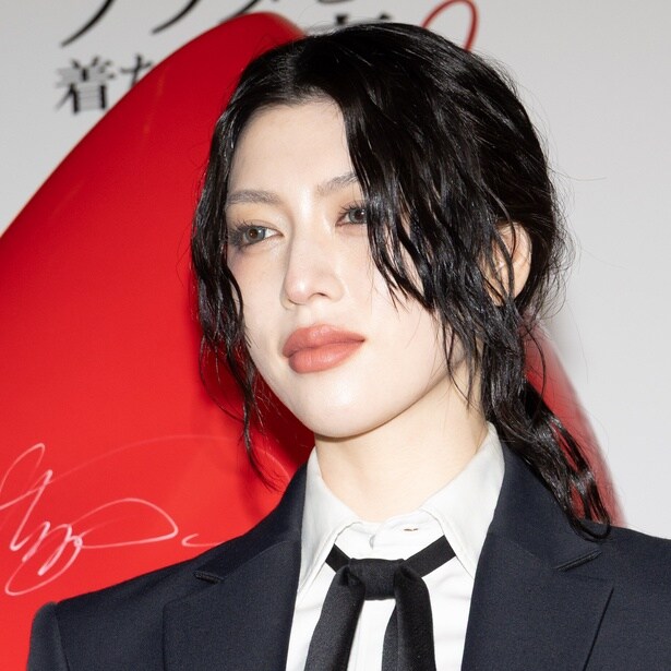 三吉彩花が「プラダを着た悪魔2」のジャパンプレミアに登場