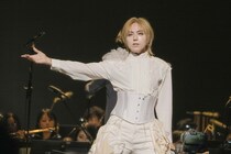 蒼井翔太が紡ぐ“音と言葉”が胸に沁み渡るーー「異世界」のような初のオーケストラコンサート『Moments』の映像美にも注目