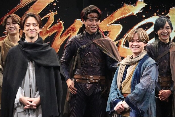 大橋和也&寺西拓人、W主演の舞台が開幕 クリエイティブプロデューサー・加藤シゲアキ「夜が明けるようなエンタメを」<AmberS -アンバース->