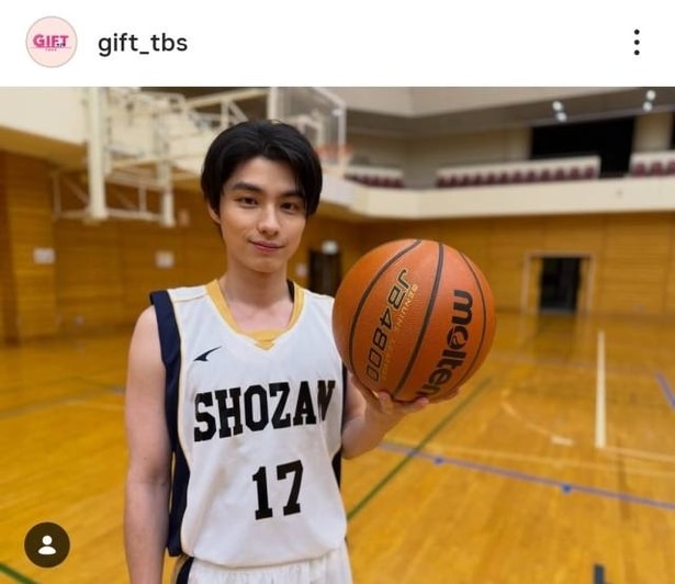 【写真】本田響矢、バスケットのユニフォーム姿のさわやかショット