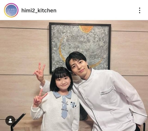 【写真】高杉真宙と、子役の吉田萌果と笑顔のピースショット