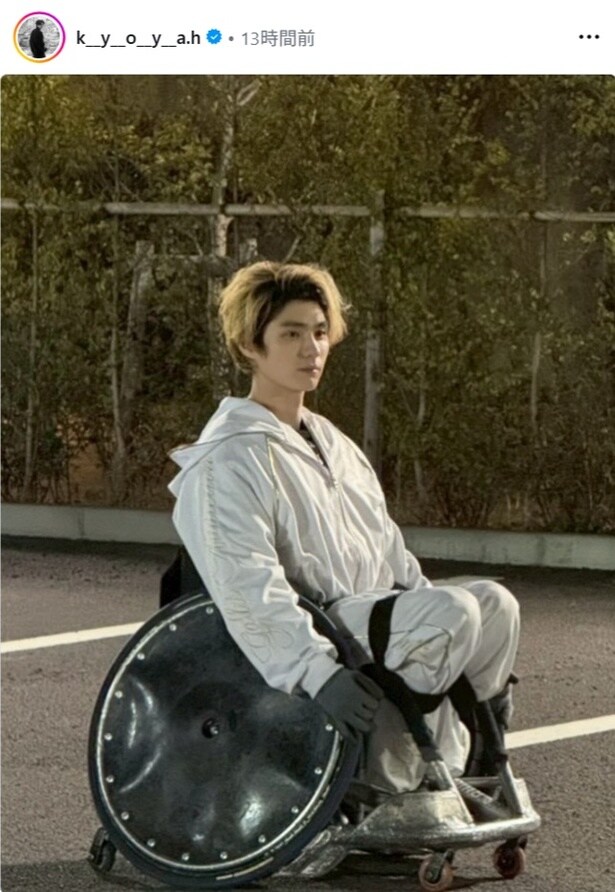 【写真】本田響矢、ジャージ姿で競技用車いすに乗る日曜劇場「GIFT」のオフショ