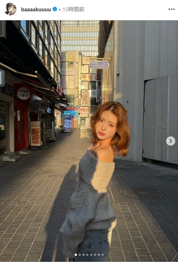【写真】井手上漠、韓国の街中でアンニュイな“振り向き美人”ショット