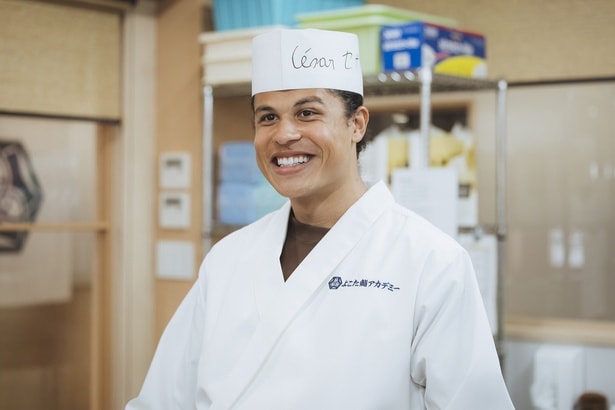 大江戸(松山ケンイチ)のクラスに編入してきたフランス人留学生・セザール(Jua)