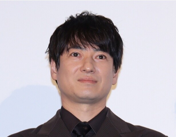 忍成修吾&黒川智花&本屋碧美、撮影裏では仲良しなショットに「優しい笑顔すてき」の声<タツキ先生は甘すぎる!>