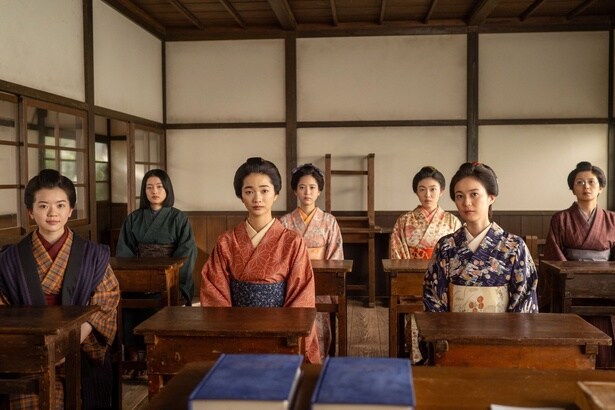 りん(見上愛)＆直美(上坂樹里)、学校が始まるも先生がいないというトラブル