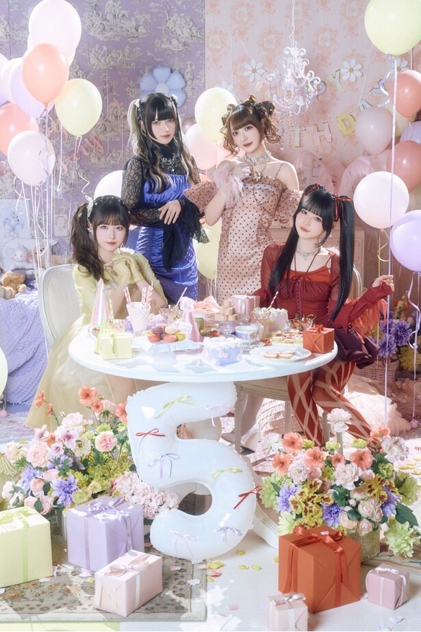 Z世代女子の最強憧れアイドル・「きゅるりんってしてみて」初のフォトブック発売決定