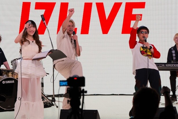 (左から)星野アリス、鈴木りゅうじ、バイク川崎バイク